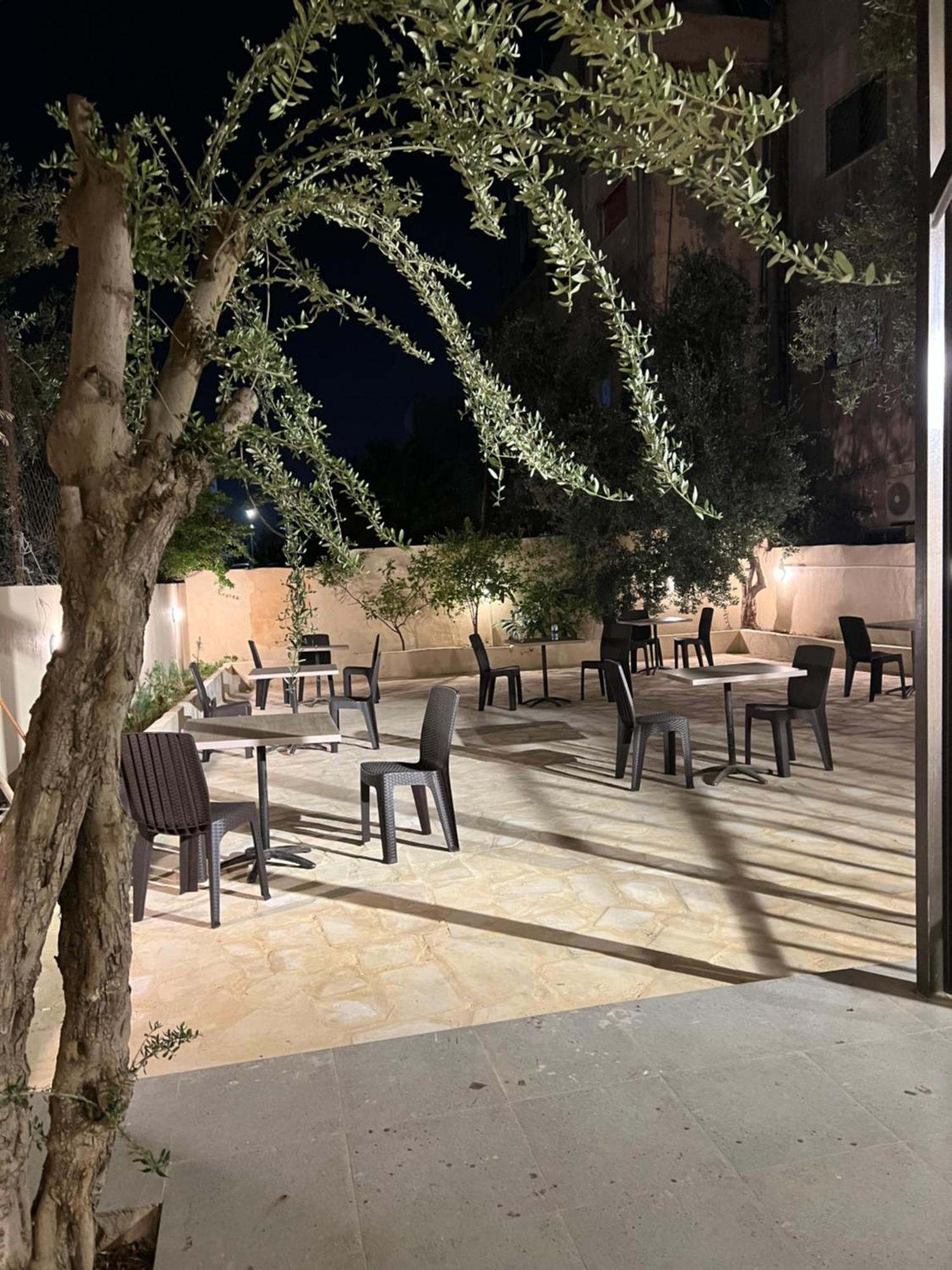 Downtown Inn Madaba Exteriör bild